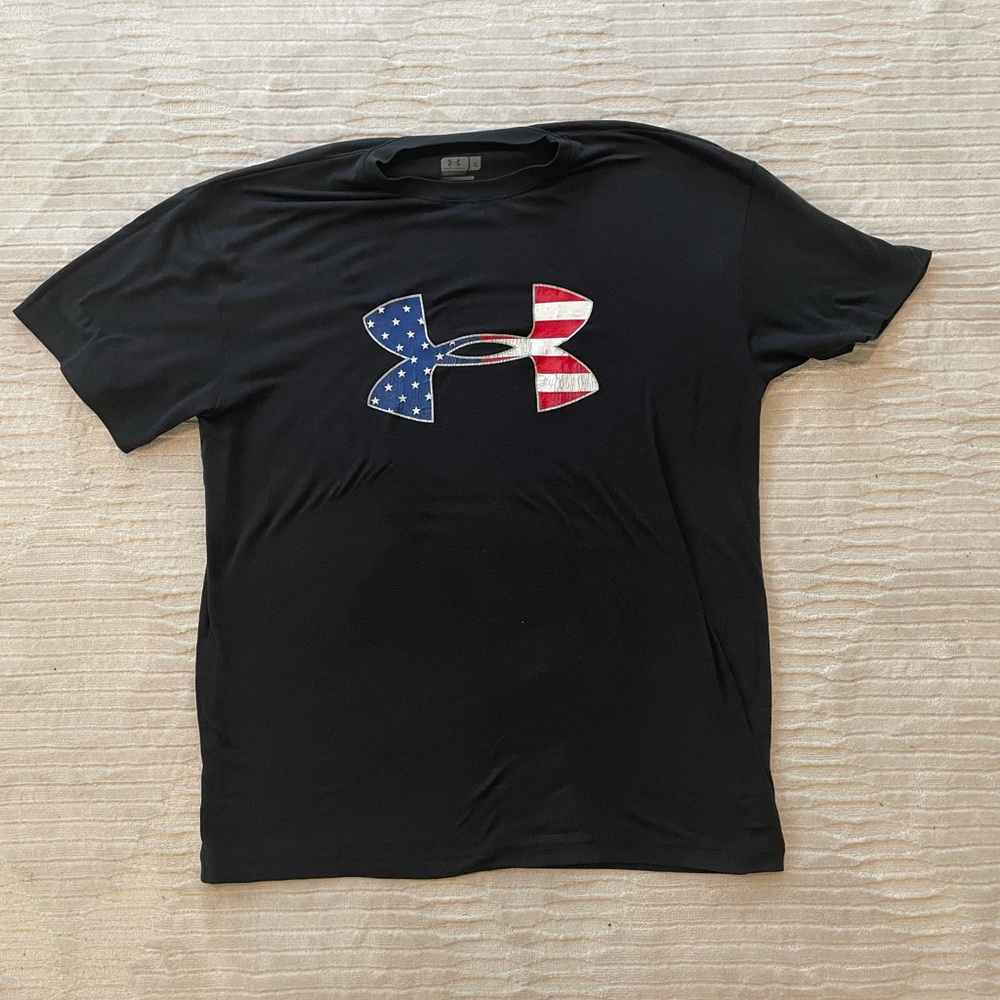 Under Armour Tee Size Small - Picture 1 of 4